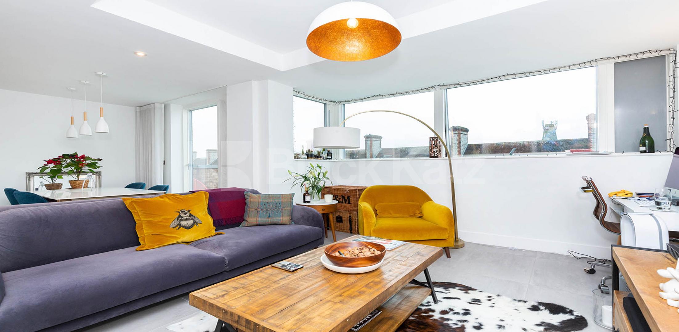 Luxury 2 bed two bath with balcony in a private modern development in Camden.  Cliff Villas, Camden 